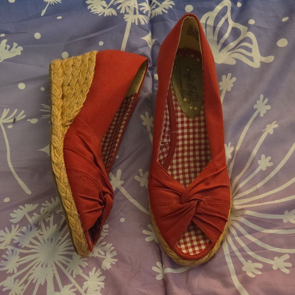 Soft Style Women's Red Wedge Peep Toe Bow Accents Shoes Size 7.5N Woven vintage